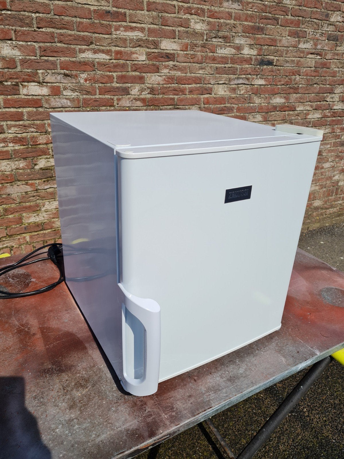 Zanussi ZRX51101WA Mini Koelkast met Vriesvak (42L), Ophalen