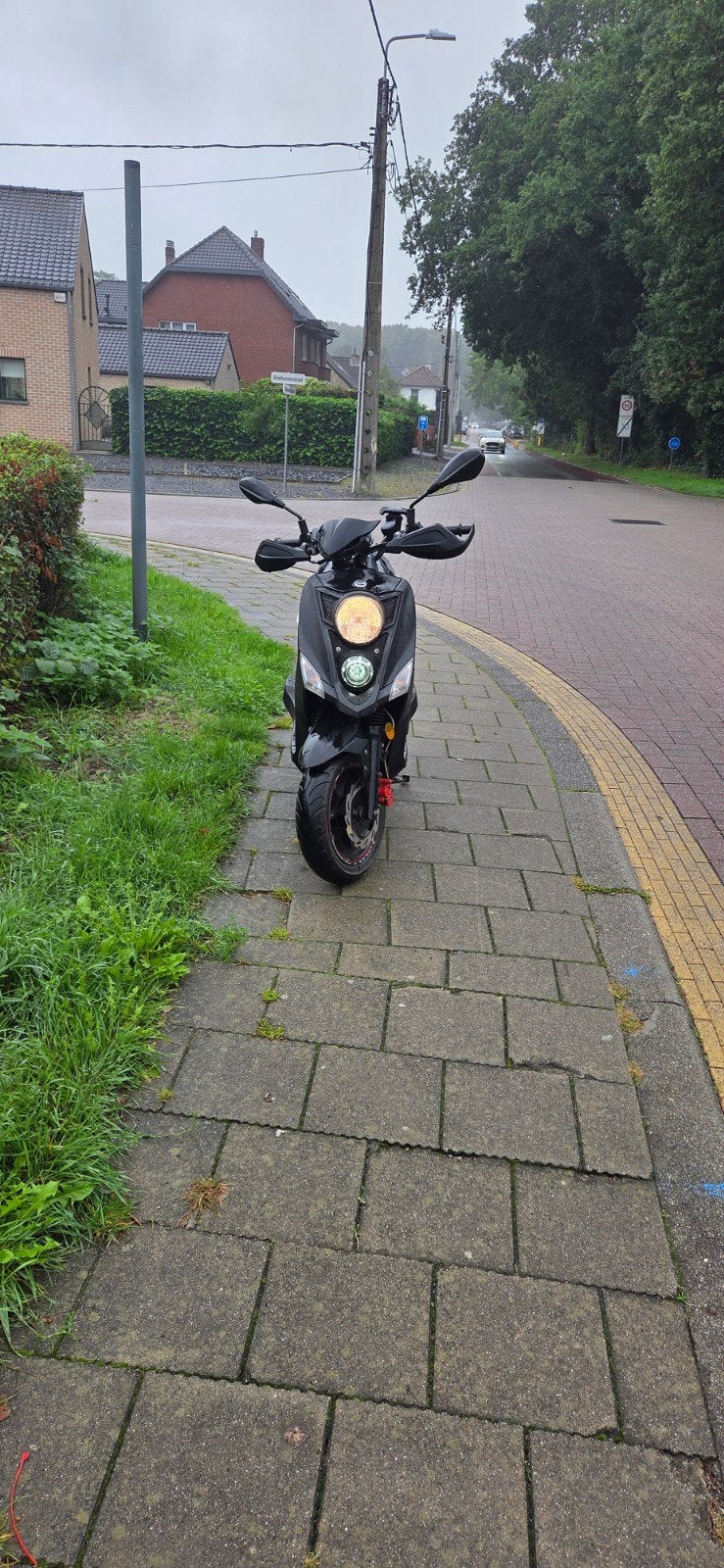 échanger une voiture contre une Klass à Sym Crox, Piaggio, Comme neuf, Enlèvement, Essence