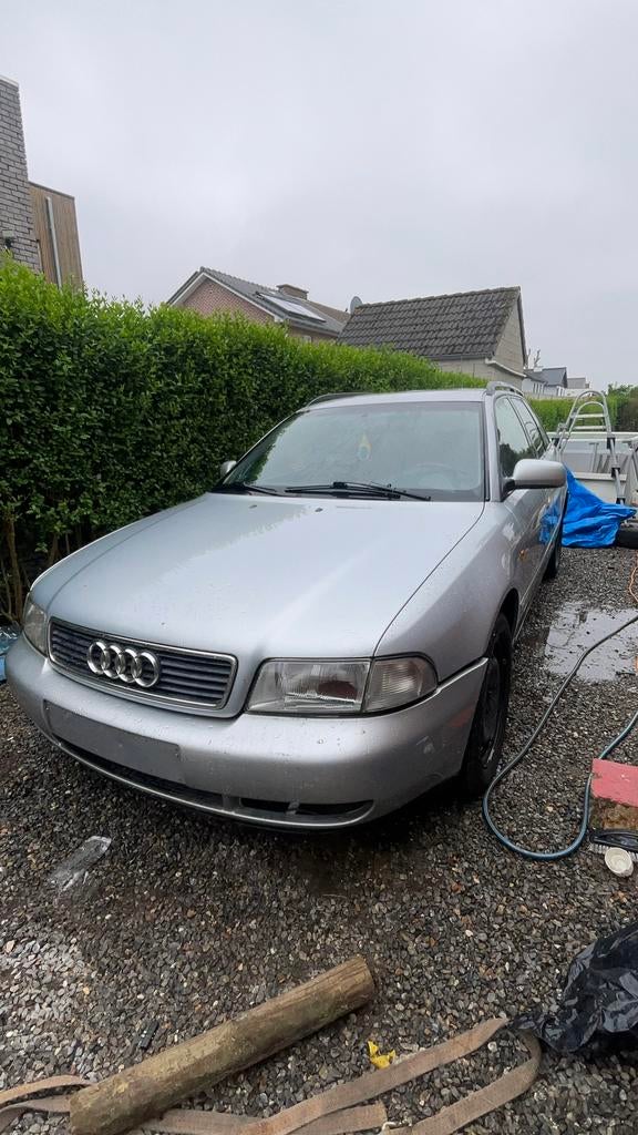 Audi A4 1.9 Diesel TDI (1998) voor op te knappen of EXPORT, Auto's, Voorwielaandrijving, Zwart, A4, 5 deurs