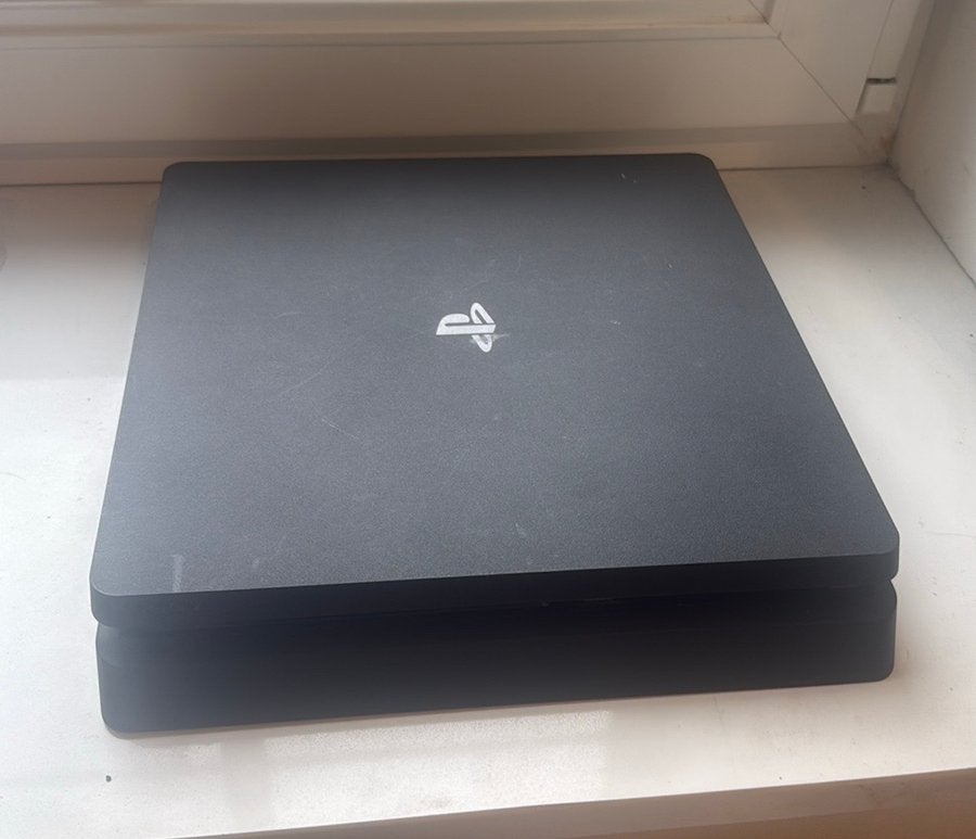 PS4 Slim 1 To, Consoles de jeu & Jeux vidéo, Comme neuf, 1 TB, Slim, Sans contrôleur