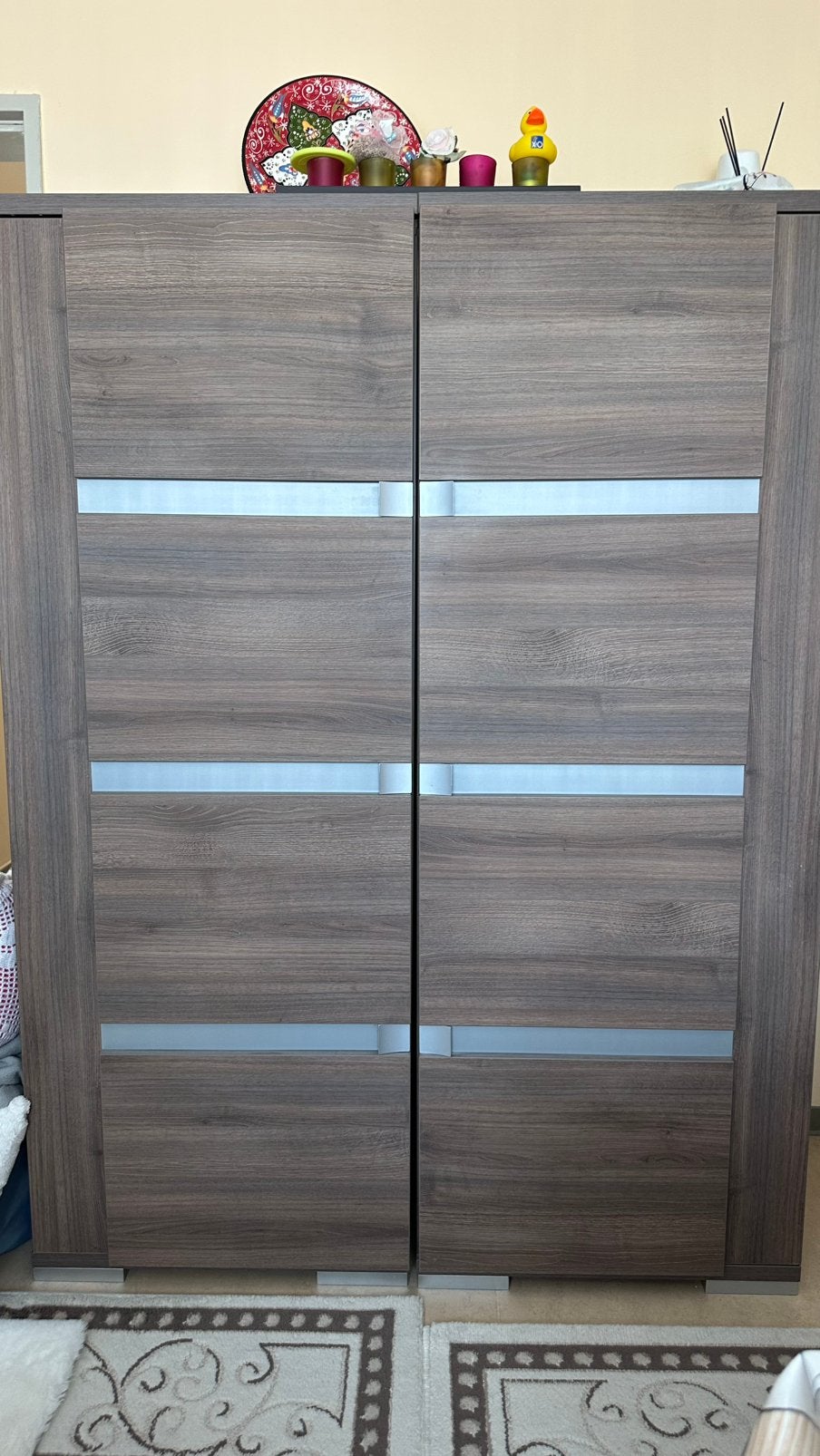 Kledingkast met 2 deuren donker eiken decor,in goede staat, Huis en Inrichting, Ophalen, Zo goed als nieuw