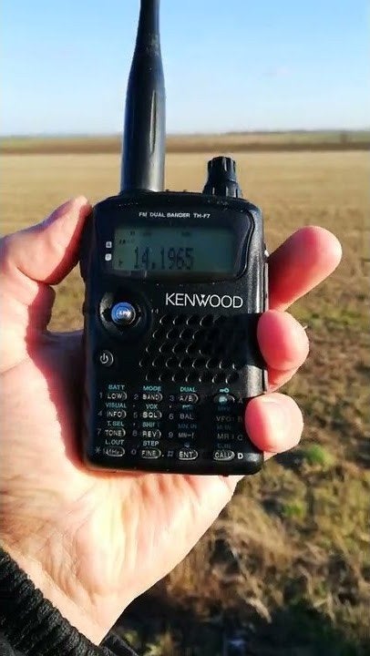 Nieuwstaat THF-7E met 2 accu werkt perfect, Telecommunicatie, Portofoons en Walkie-talkies, Ophalen, 15 km of meer, Zo goed als nieuw