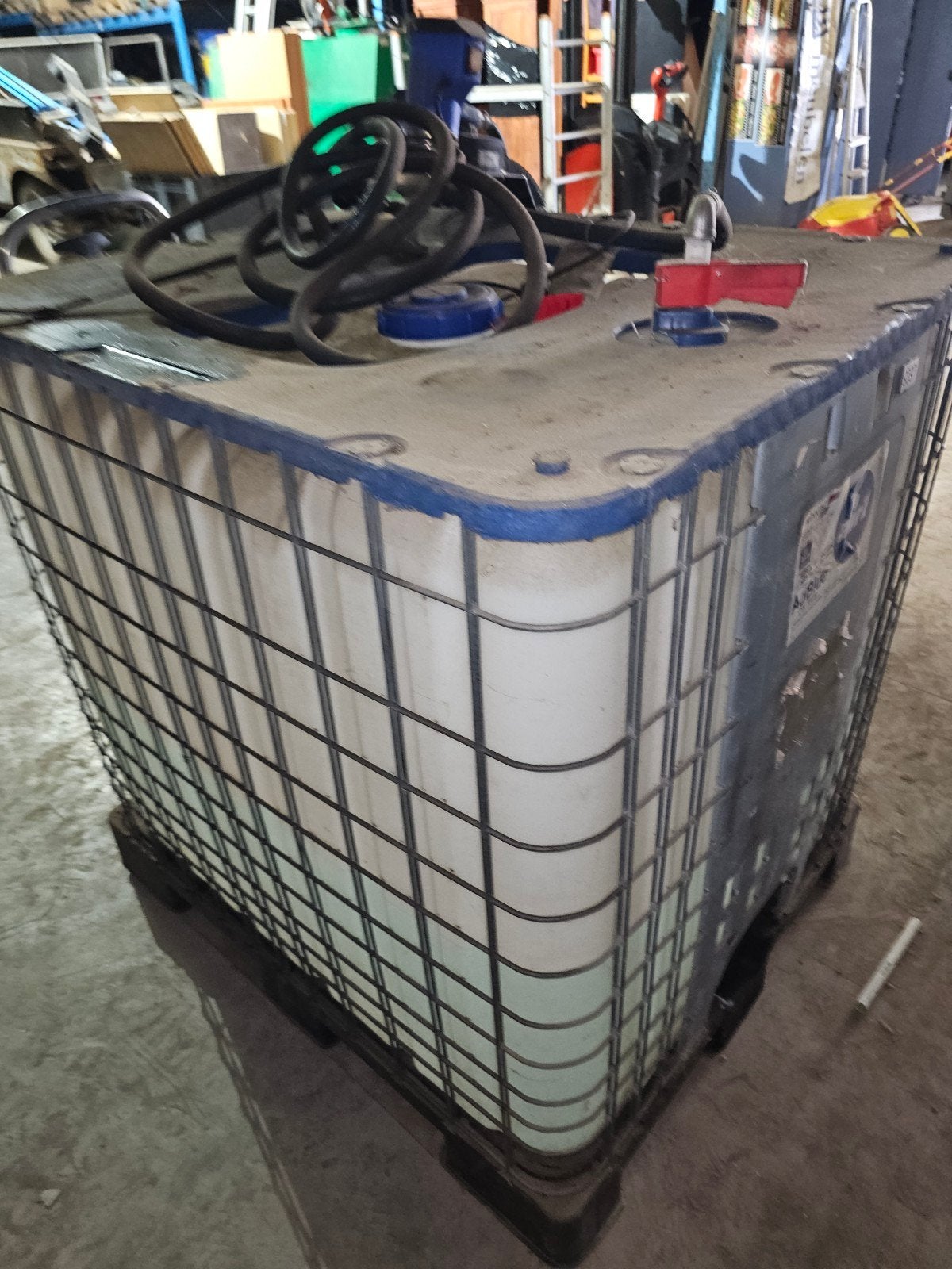 Conteneur IBC avec pompe et Ad bleu (env. 400 L), Enlèvement, Neuf