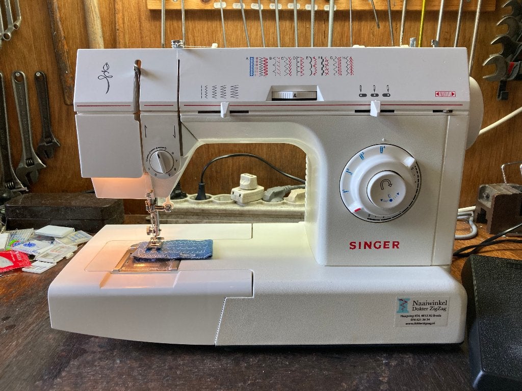 Singer 2818C - Leuke startersmachine!, Hobby en Vrije tijd, Ophalen of Verzenden, Zo goed als nieuw, Naaimachine, Singer