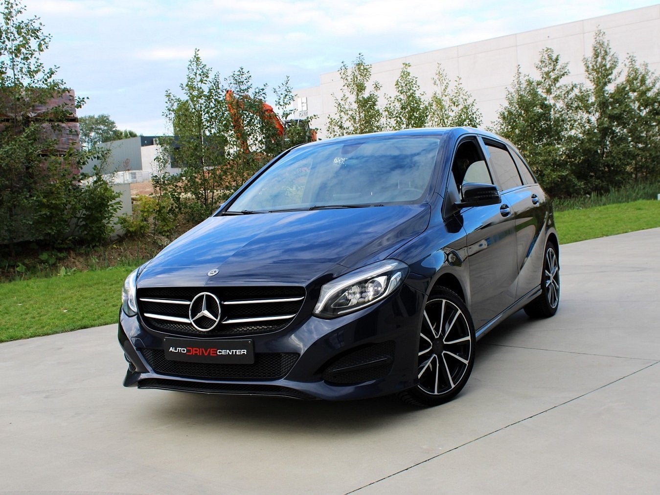 Mercedes B180d * Automaat * Amg velgen * Camera * Trekhaak, Autos, Achat, Euro 6, Entreprise, Entretenue par le concessionnaire