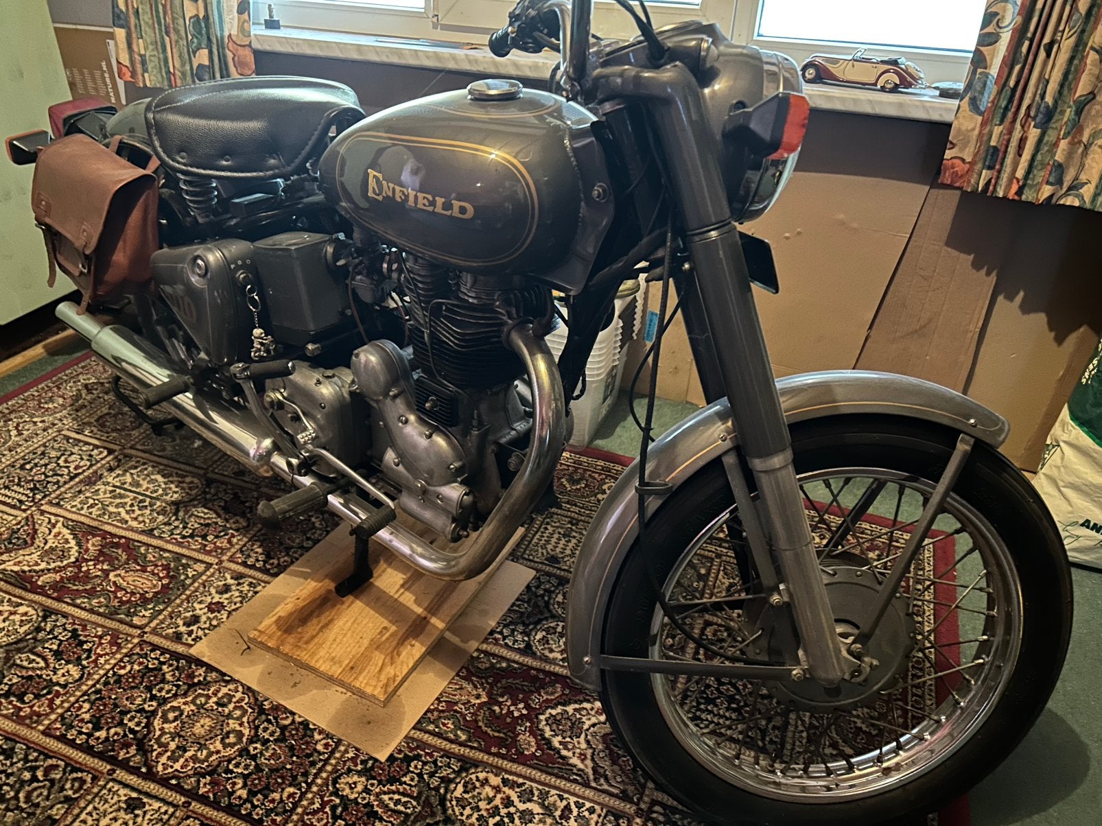 Royal enfield, Enlèvement
