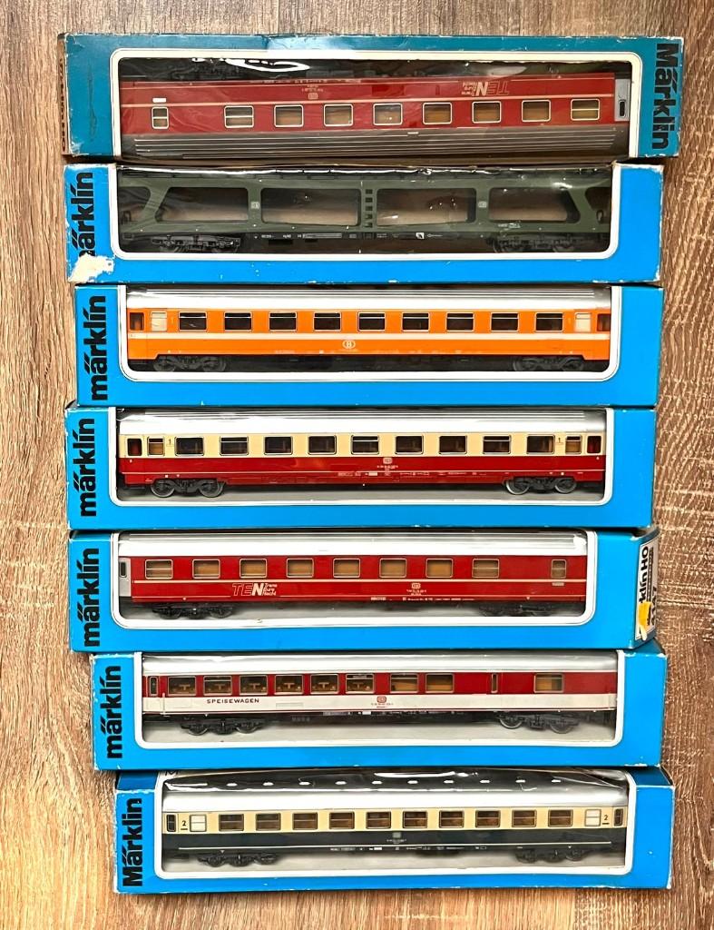 ensemble de trains avec voies ferrées et câbles marklin ho, Enlèvement, Comme neuf, Train, Autres types