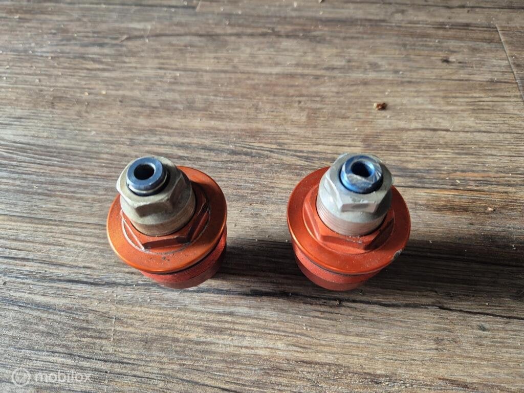 Voorvorkverstellers doppen bovenkant showa 748 916 996 998, Gebruikt, Factorystore.service@ducati.com, Ophalen of Verzenden, Via Antonio Cavalieri Ducati, 74/5, 74/6, 40132 Bologna BO