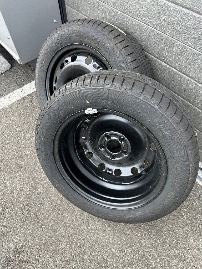 PNEUS .. 185 - 60 - 15 - 84T .. NOUVEAUX  .. DUNLOP  NEUF .., Neuf, 15 pouces, Véhicule de tourisme, Pneus été