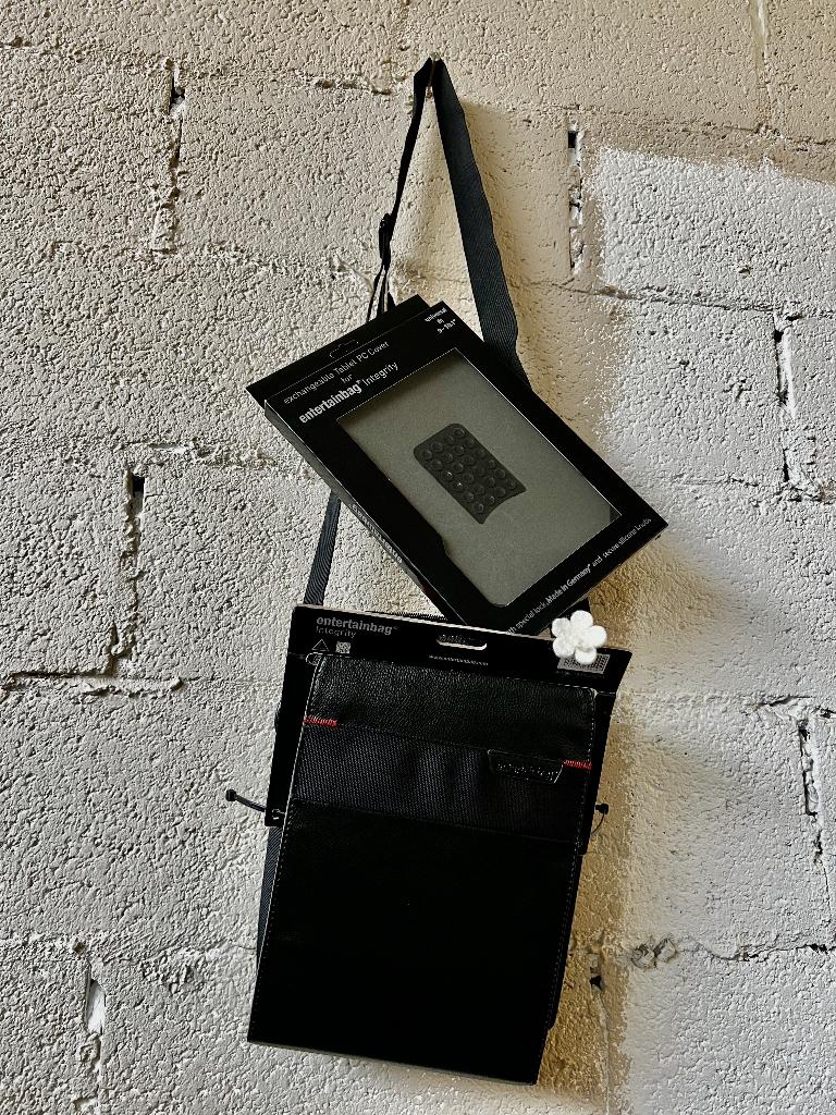 Sac "Cross Body" iPad "Integrity" - Entertainbag, Neuf, Autres marques, Cuir, Enlèvement ou Envoi