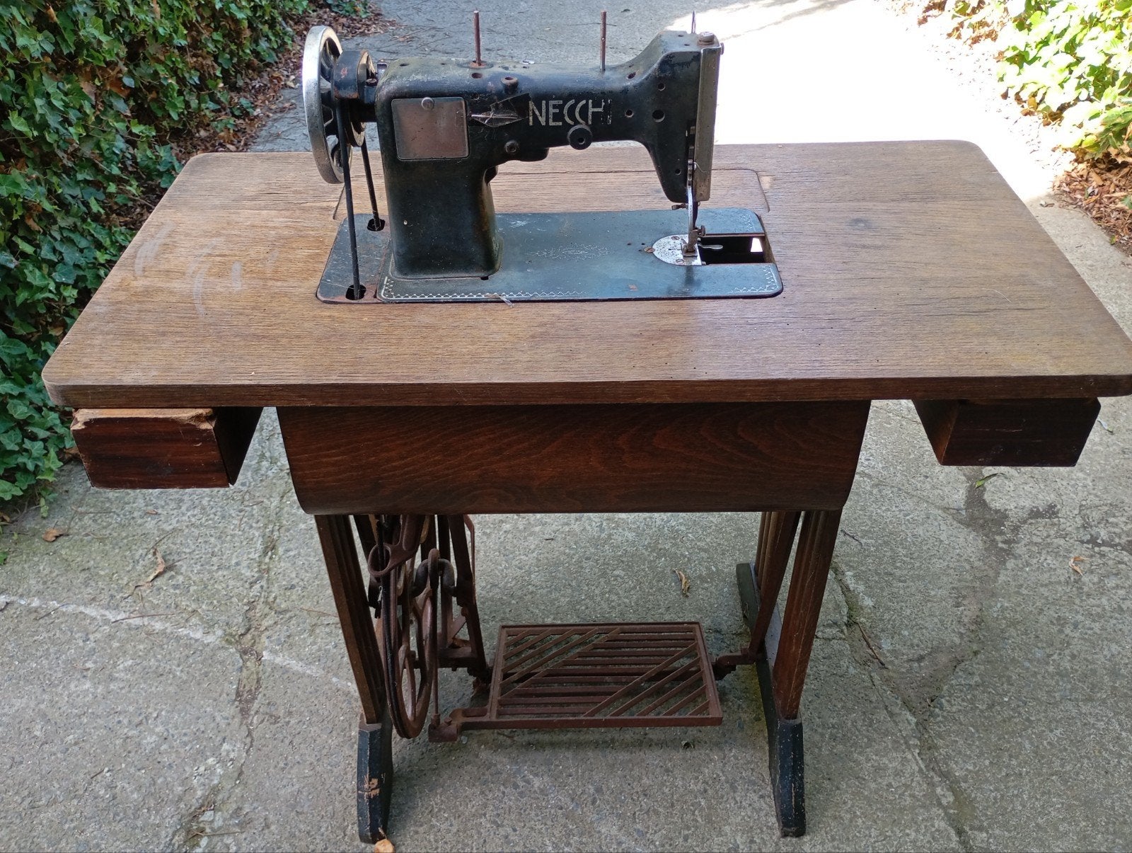 vintage naaimachine necchi, Antiquités & Art, Antiquités | Machines à coudre, Enlèvement