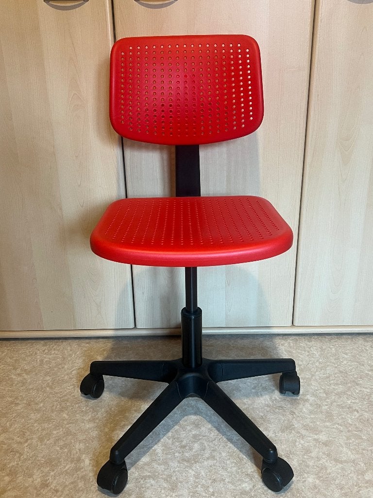 IKEA bureaustoel voor kinderen (2 beschikbaar), Ophalen, Zo goed als nieuw, Rood, Bureaustoel