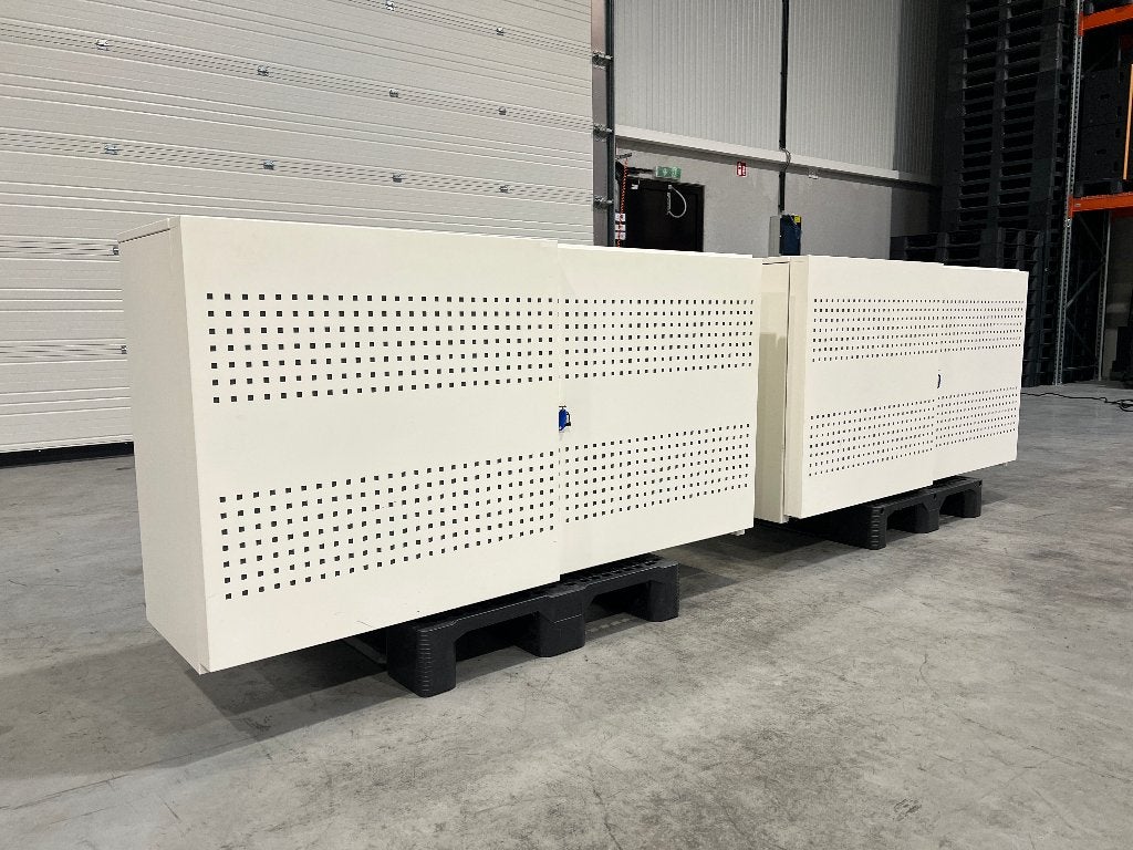 2x lage metalen schuifdeurkasten 160 cm x 84 cm x 46 cm, Receptie of Entree, Ophalen, Kast