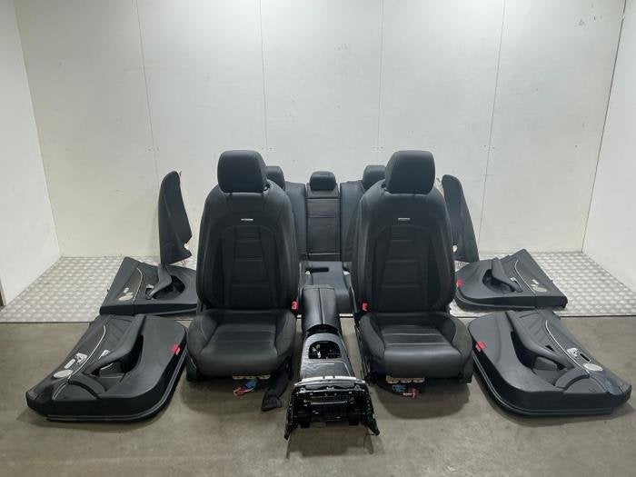 Kit revêtement (complet) d'un Mercedes E-Klasse (E-Klasse 1, Utilisé, -, -, Enlèvement ou Envoi