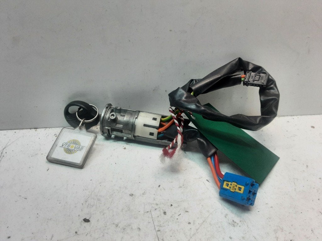 CONTACTSLOT Peugeot 206 (2A / C/H/J/S) (01-1998/12-2012), Kontakt-peugeot@peugeot.com, Gebruikt, Peugeot Deutschland GmbH, Bahnhofsplatz
65423  Rüsselsheim, DE