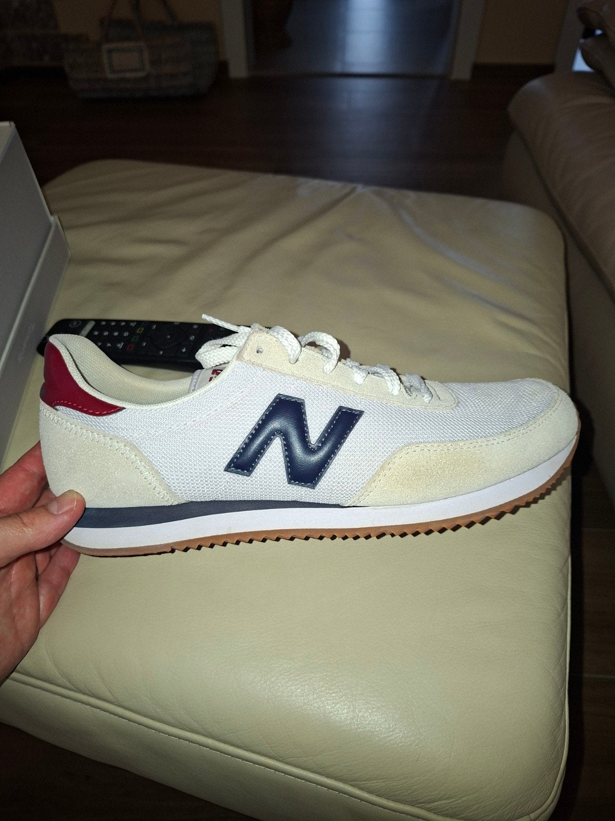 Baskets new balance pointure 42,5. Portée qques heures, Baskets