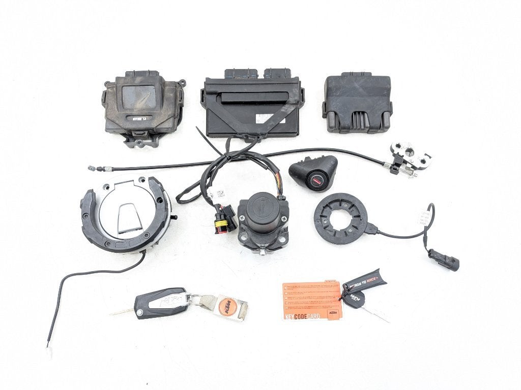 ENSEMBLE DE VERROU ET CYLINDRE DE PORTES KTM (61341031300), Motos, Dhr. S. di Majo, Utilisé, Info@cama-motorparts.nl, P.J. Troelstraweg 8 8
3144 CX  MAASSLUIS, NL