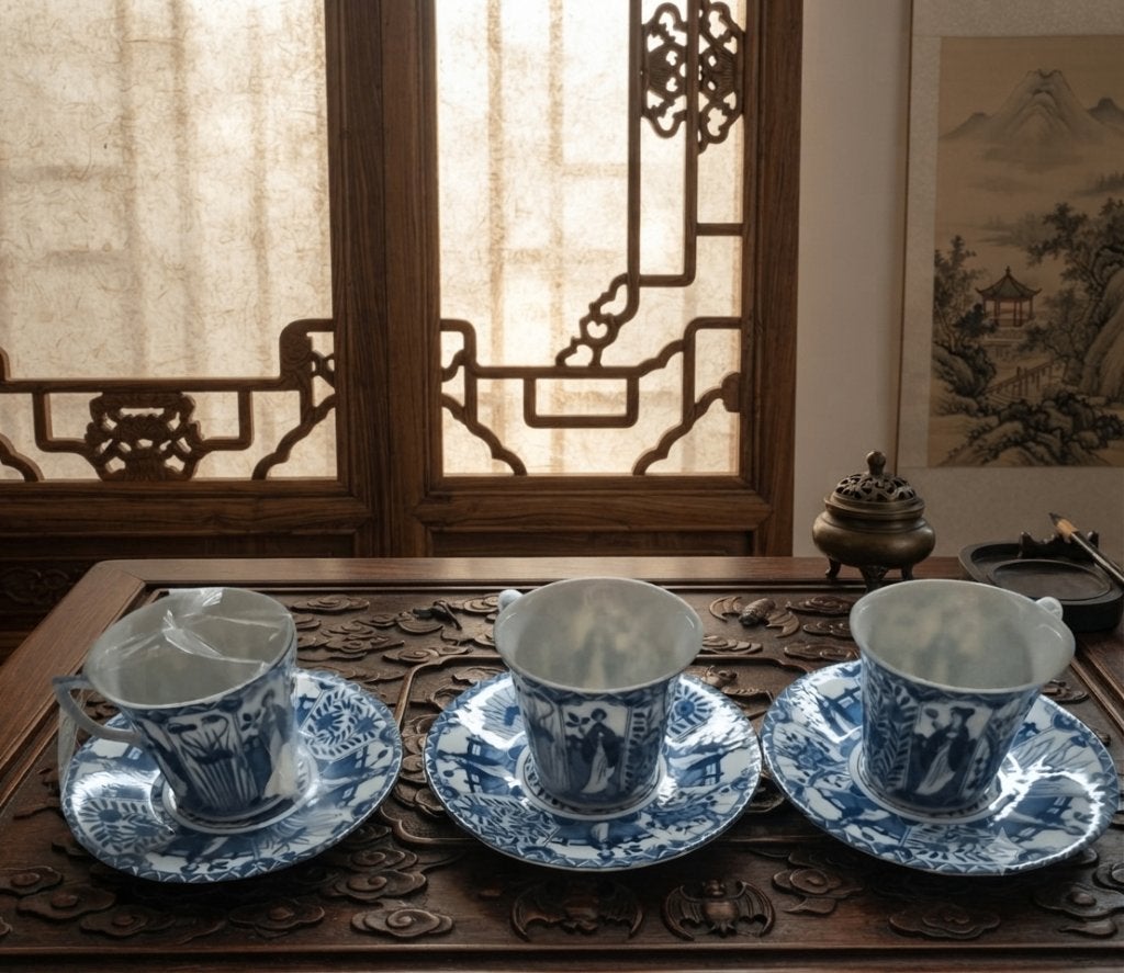 3 magnifiques tasses et soucoupes décoratives « Long List », Envoi
