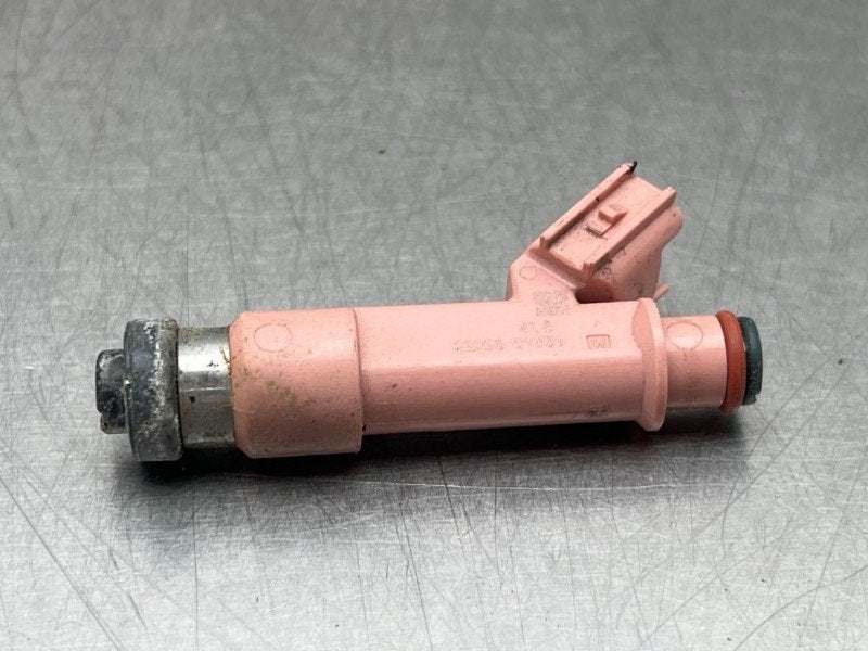 INJECTOR BRANDSTOF Toyota Yaris III (P13) (|2325021091|), Auto-onderdelen, Gebruikt, Dhr. M. Roggen, Toyota, Marinus@Japoto.nl