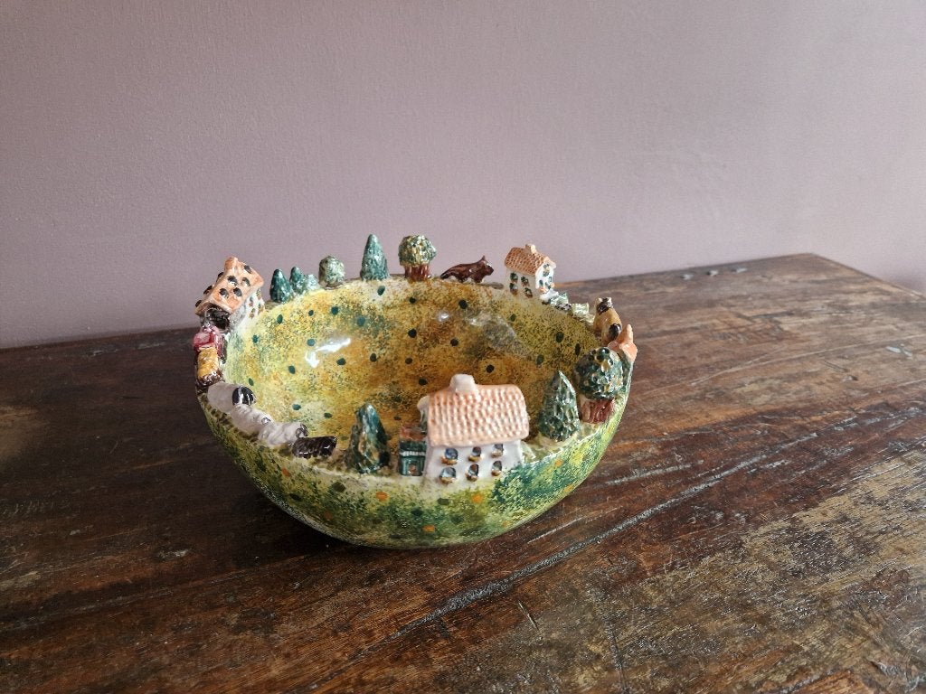 Dan en Nisha Ferguson , '' Vilage in the Woods  Bowl, 1996, Ophalen of Verzenden