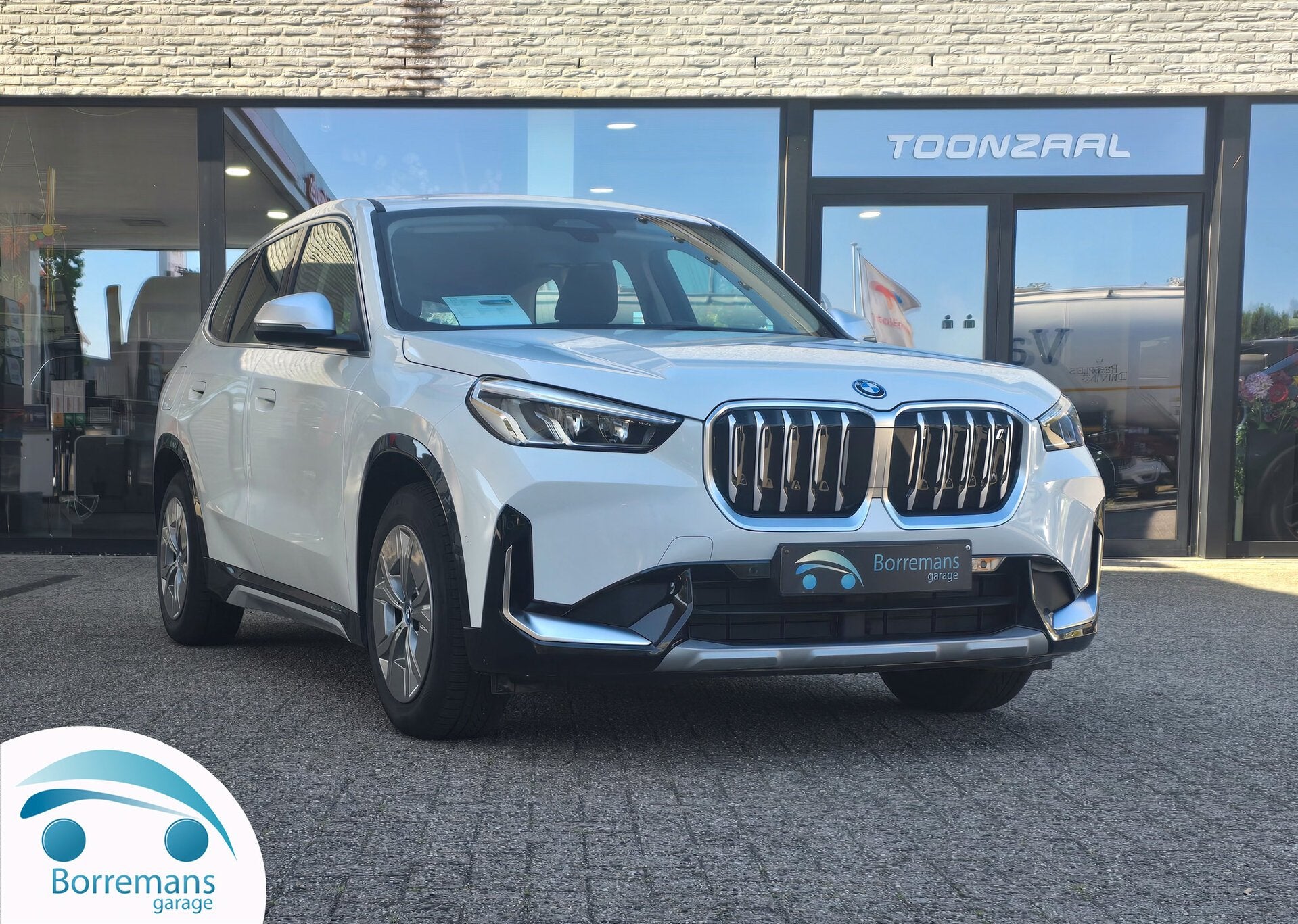BMW iX1 X DRIVE 30 Soh97% X-LINE Camera/Leder/Carplay/Navi/, Auto's, Zwart, Wit, USB, 5 zetels