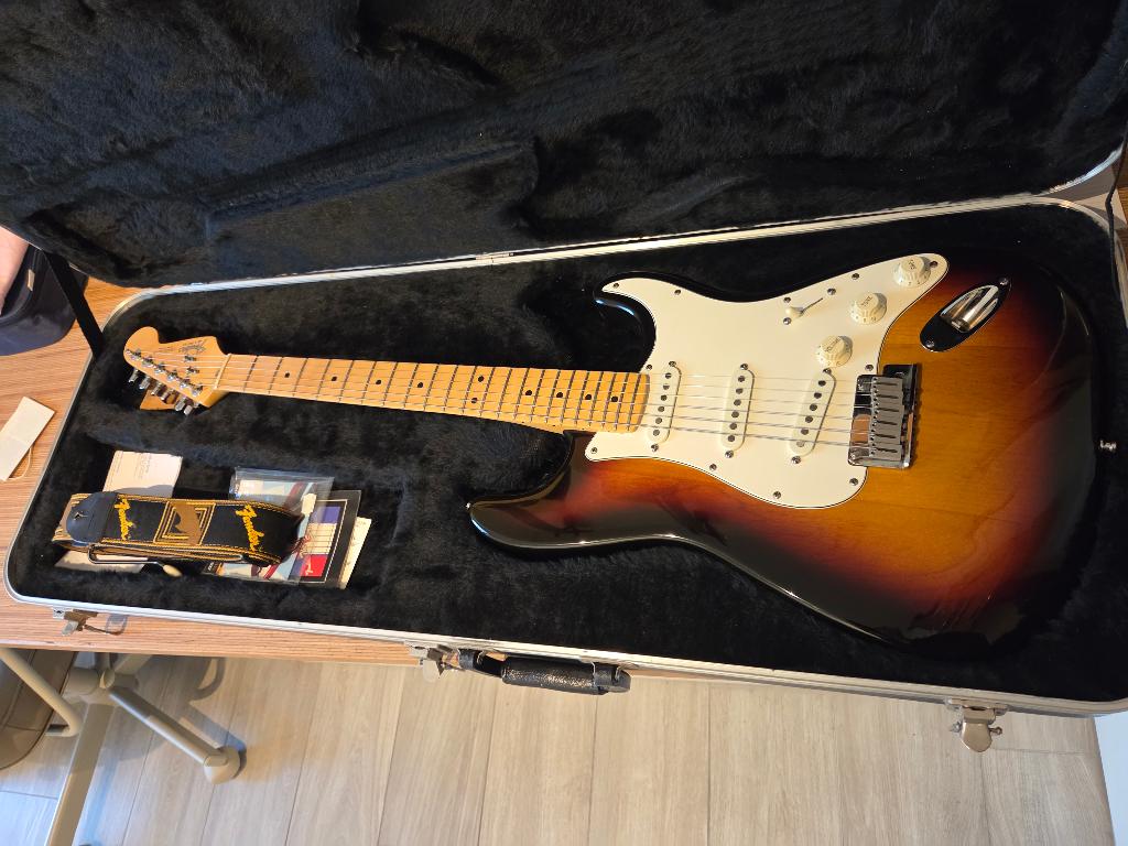 Amerikaanse stratocaster American standerdmolen van 1988, Muziek en Instrumenten, Snaarinstrumenten | Gitaren | Elektrisch, Zo goed als nieuw