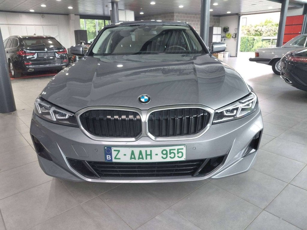 BMW 3 Serie 318 318i A FACE LIFT. WIDE SCREEN. 19INCH, Autos, BMW, Cuir, Argent ou Gris, Achat, 4 portes