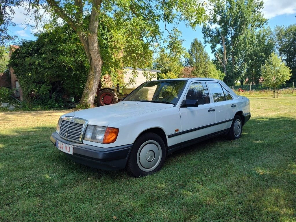 Oldtimer Mercedes 124, BJ 1988, foto 8
