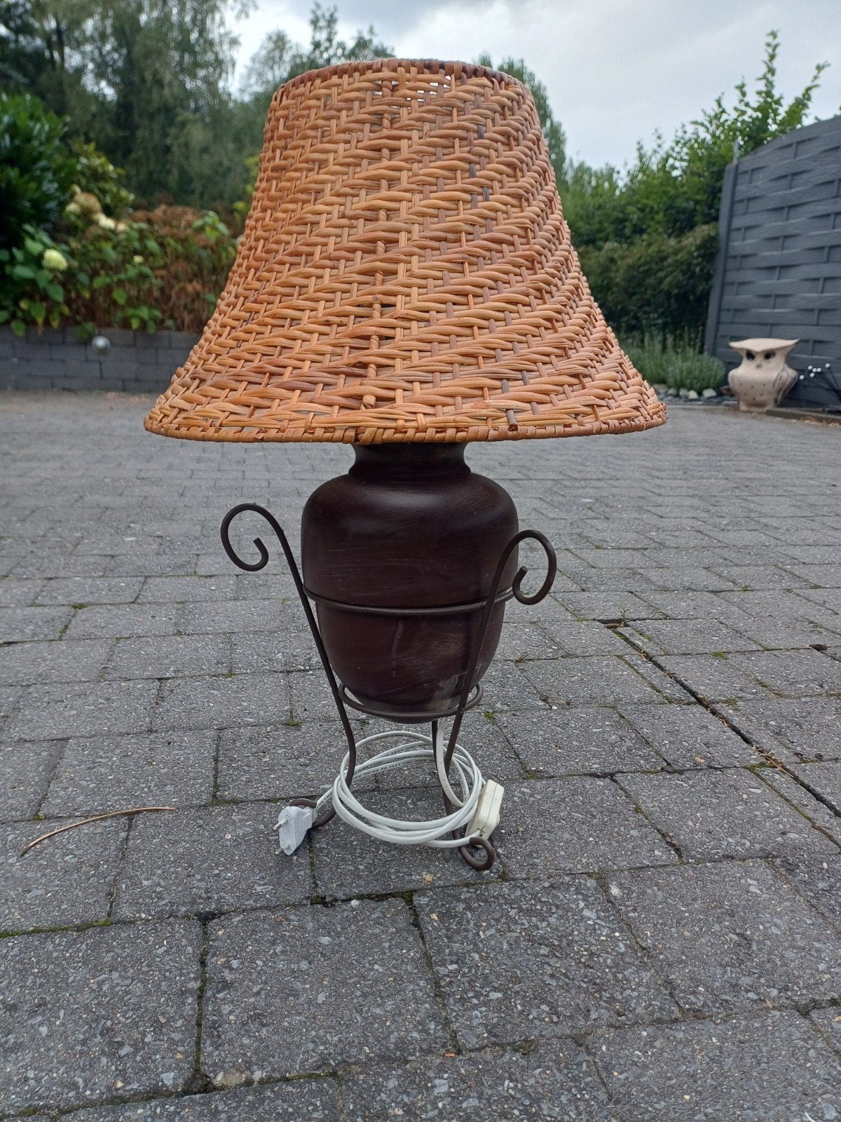 Stenen lamp met rotan kap GRATIS, Ophalen, Gebruikt