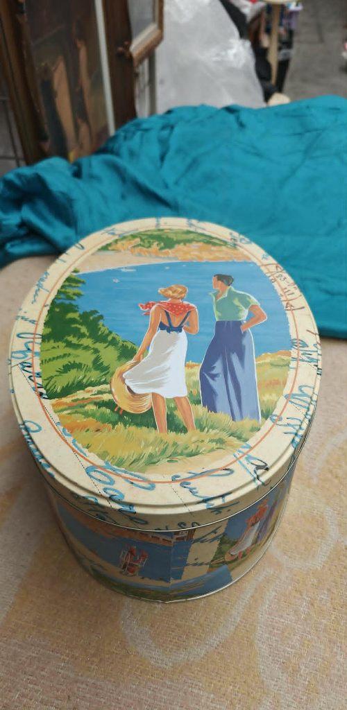 blik metalen doos ovale vorm vintage print, Verzamelen, Ophalen of Verzenden, Zo goed als nieuw, Koek(jes), Overige merken