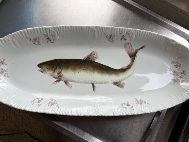 Magnifique plat à poisson fort ancien.(Victoria), Antiquités & Art, Antiquités | Céramique & Poterie, Enlèvement ou Envoi