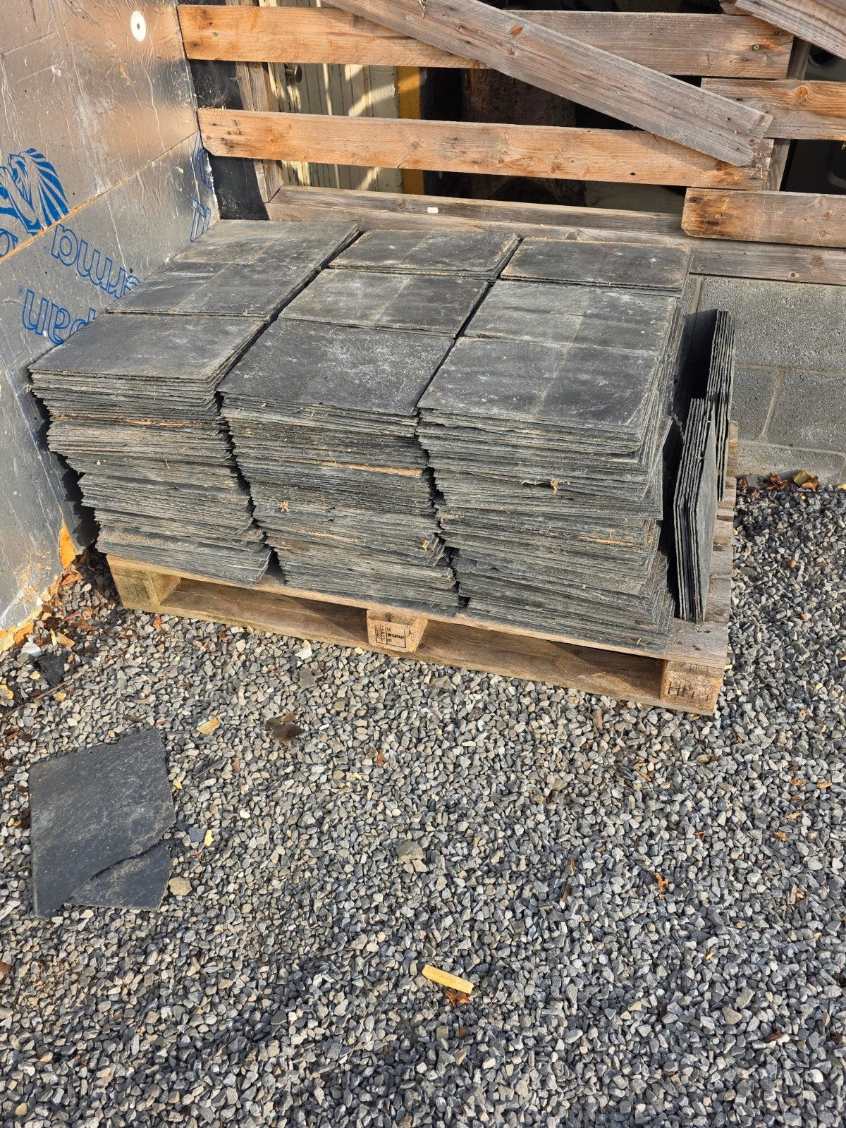 vends un lot d'ardoise naturelle réemploi