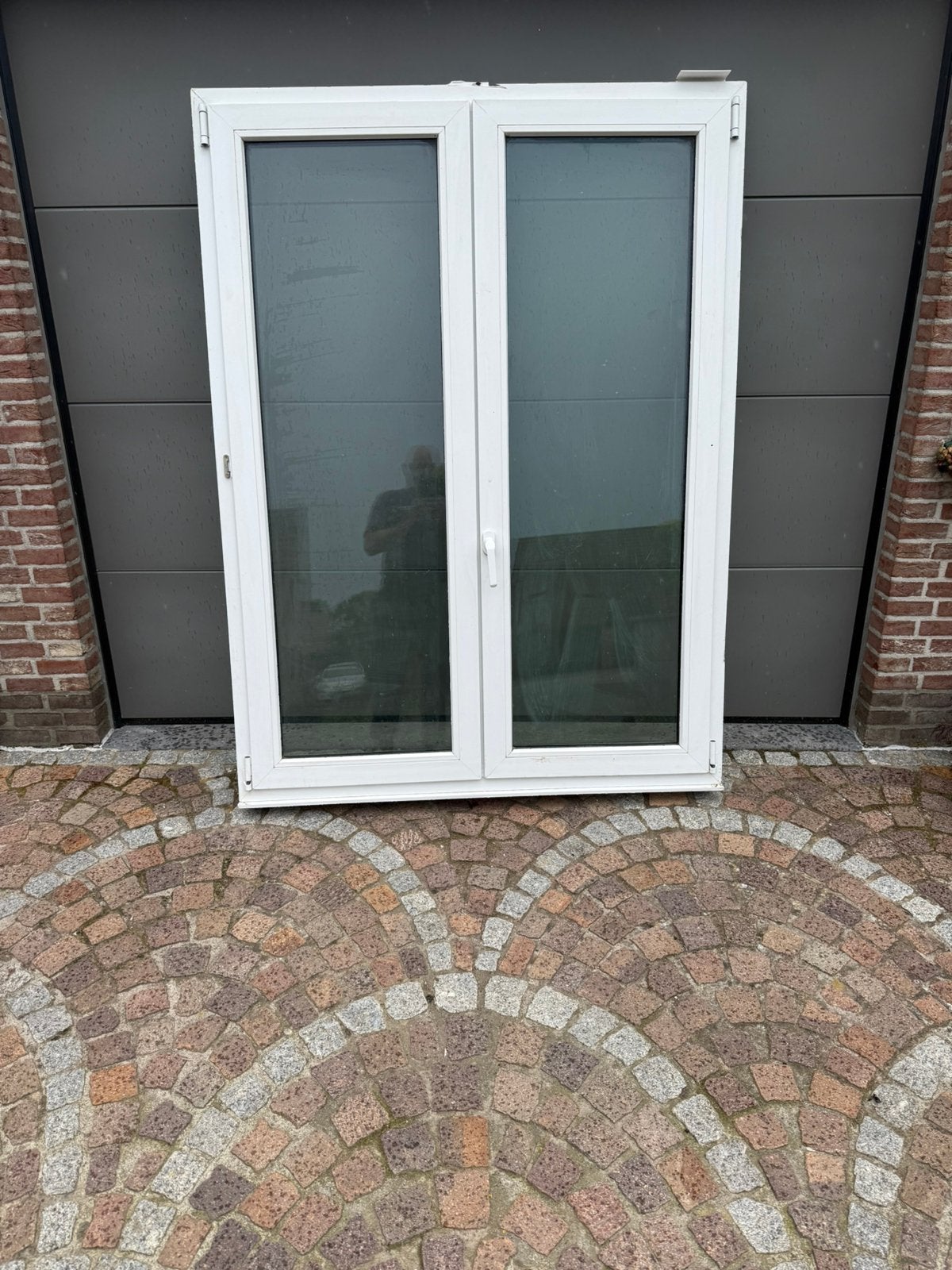 Mooi raam in pvc wit met dubbele vleugel, Doe-het-zelf en Bouw, Raamkozijnen en Schuifdeuren, Ophalen, Zo goed als nieuw
