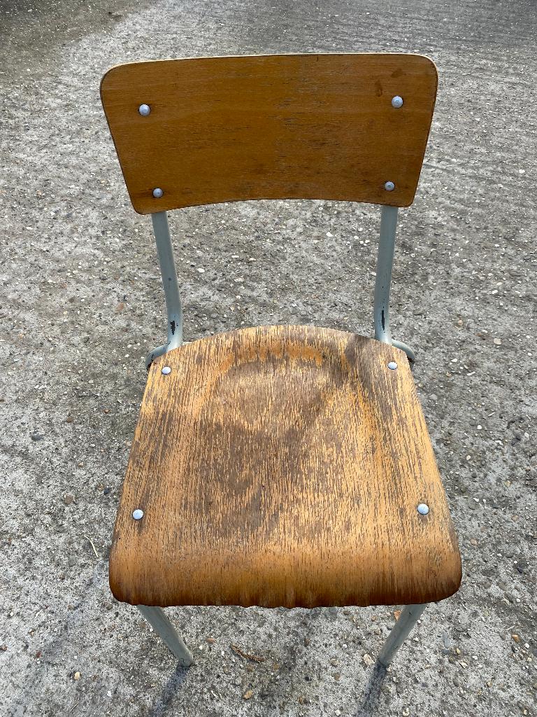 9 oude kantine stoelen, Huis en Inrichting, Stoelen, Ophalen, Gebruikt, Bruin, Vijf, Zes of meer stoelen