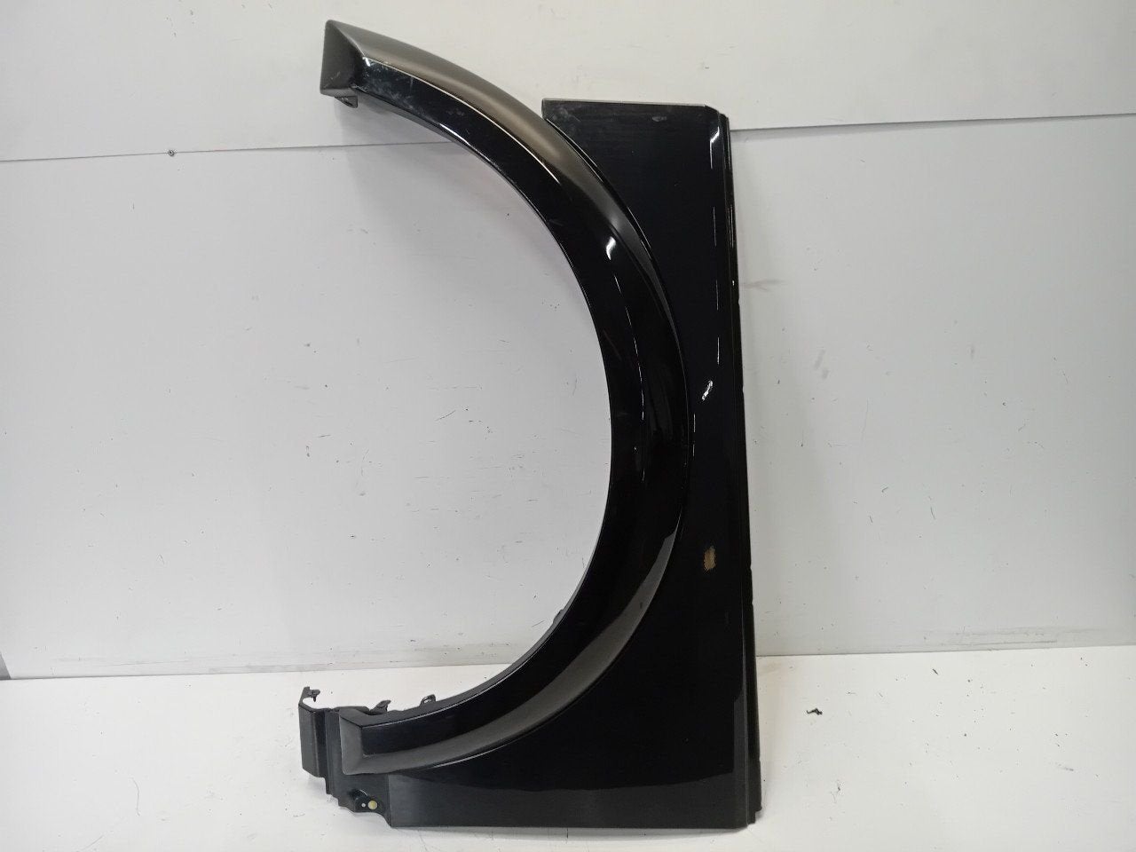 Spatbord links voor Land Rover Discovery, Onderdelen@venauto.nl, Van der Ven Autorecycling B.V., Ettenseweg 76, 4706 PB Roosendaal, The Netherlands