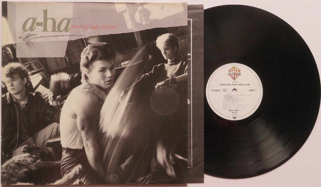 Aha - Hunting high and low. Lp, Beschermende buitenhoes, LP, Ophalen of Verzenden, Zo goed als nieuw