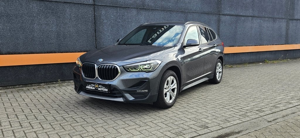 BMW X1 xDrive25e HYBRIDE/LED KOPLAMPEN/HEAD UP DISPLAY/LEDER, Auto's, Dealer onderhouden, 40 g/km, Leder, Bedrijf