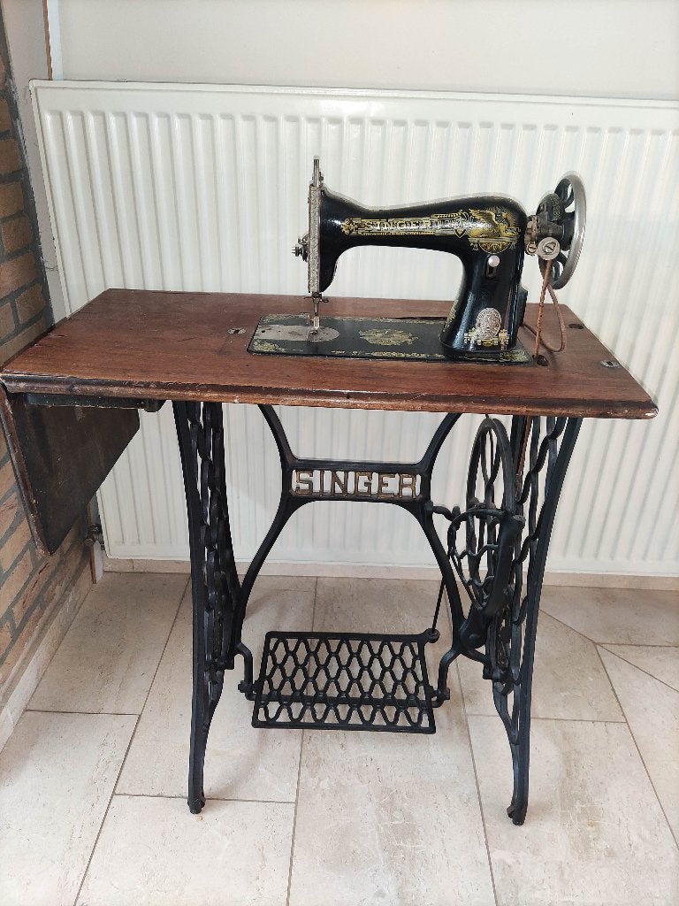 Singer Trapnaaimachine 1910  Model 15K Sphinx met onderstel, Antiek en Kunst, Ophalen