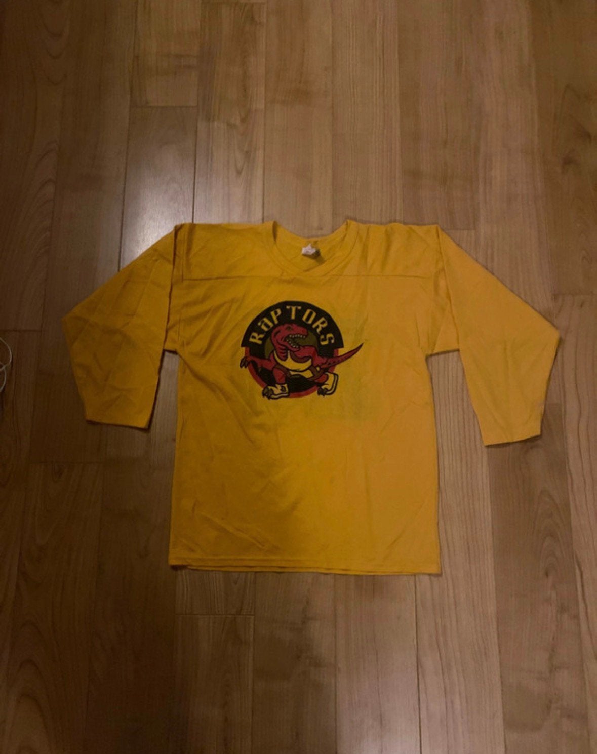Maillot  Vintage NBA 90s Toronto Raptors Logo Dino Jaune M, Enlèvement ou Envoi, Comme neuf, Jaune