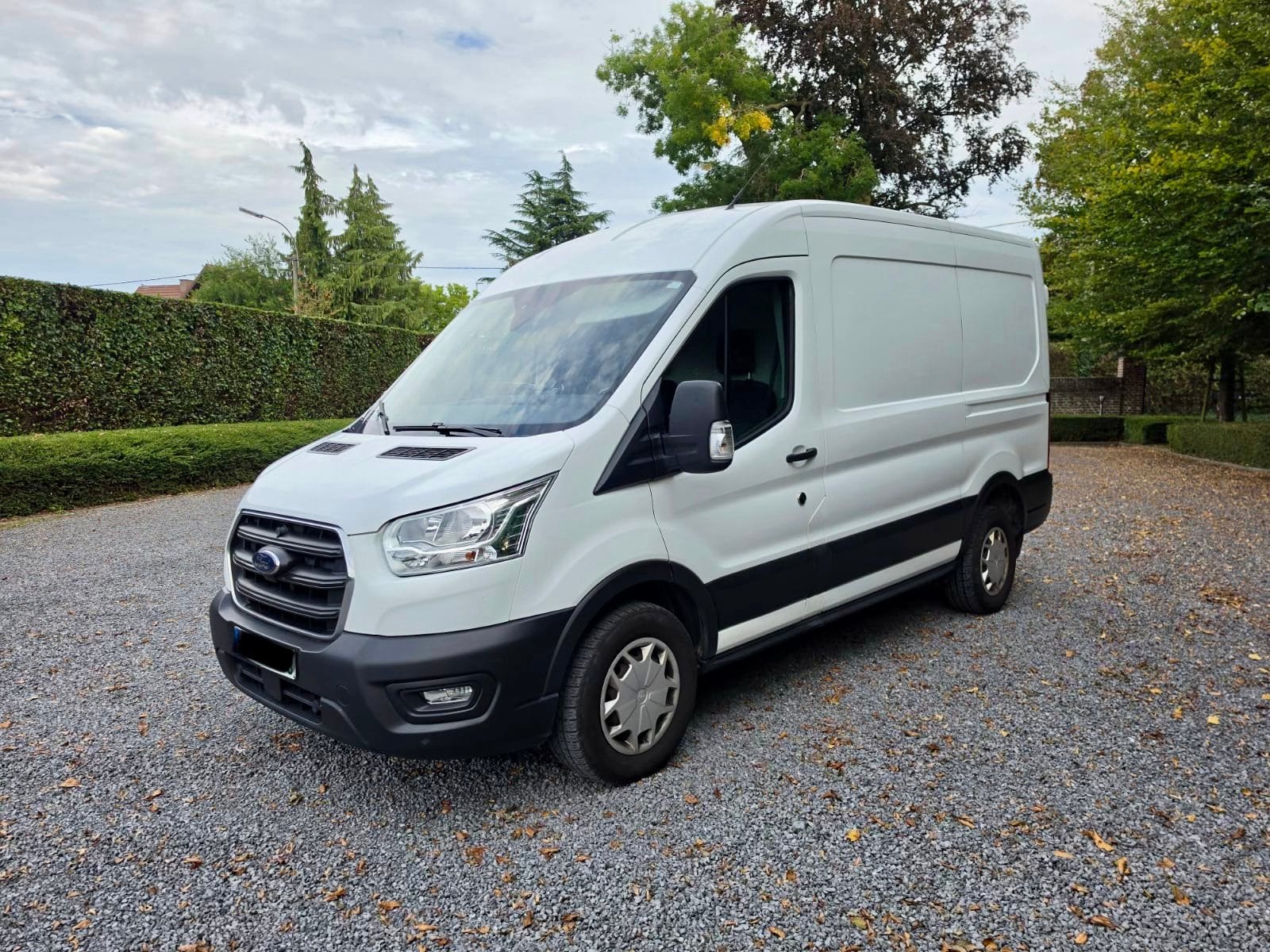 Ford Transit 2.0tdci 131pk L2H2 LED Camera Trekhaak, Voorwielaandrijving, Dealer onderhouden, Stof, 4 cilinders