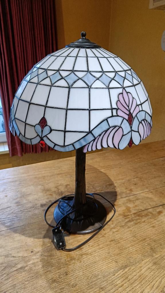 Tiffany lamp met kleine beschadiging, Ophalen, Gebruikt