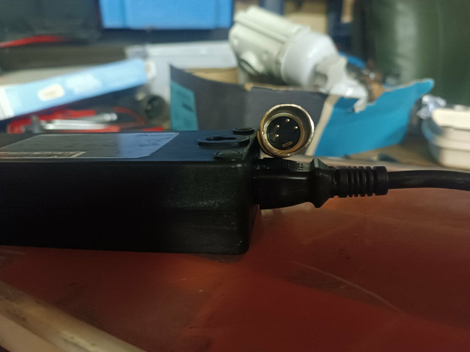 oplader van Derby Cycle Werke GmbHModel42.0V–3.0A Snellader, Enlèvement