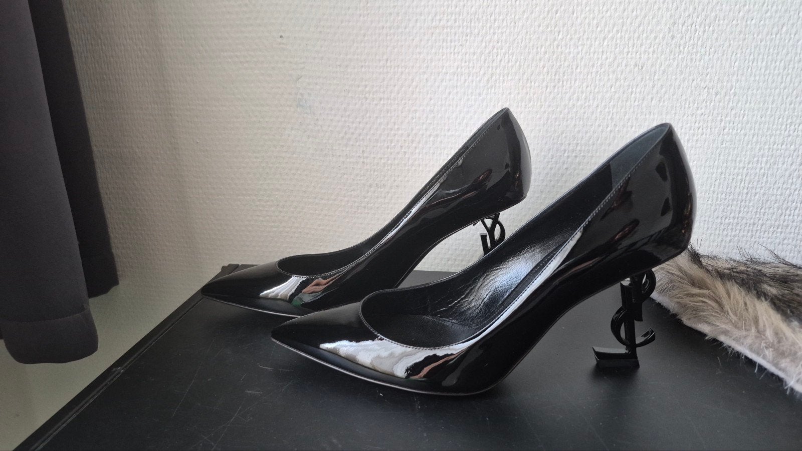 Yves saint laurent opyium lakleer pumps 36,5, Kleding | Dames, Ophalen of Verzenden, Pumps