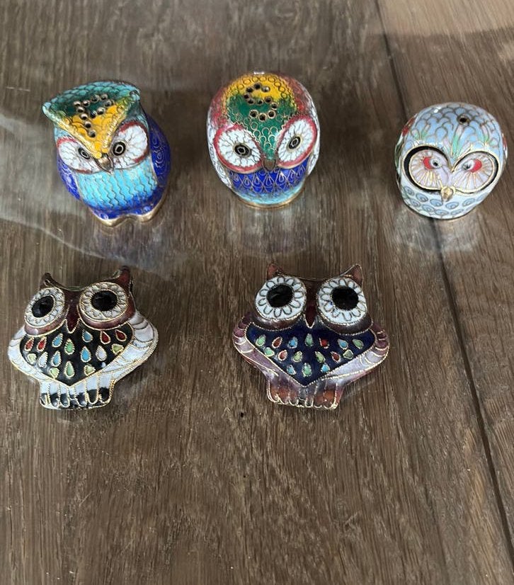 Cloisonne 5 miniatuur uiltjes (peper en zoutvatje), Antiek en Kunst, Ophalen of Verzenden, Koper