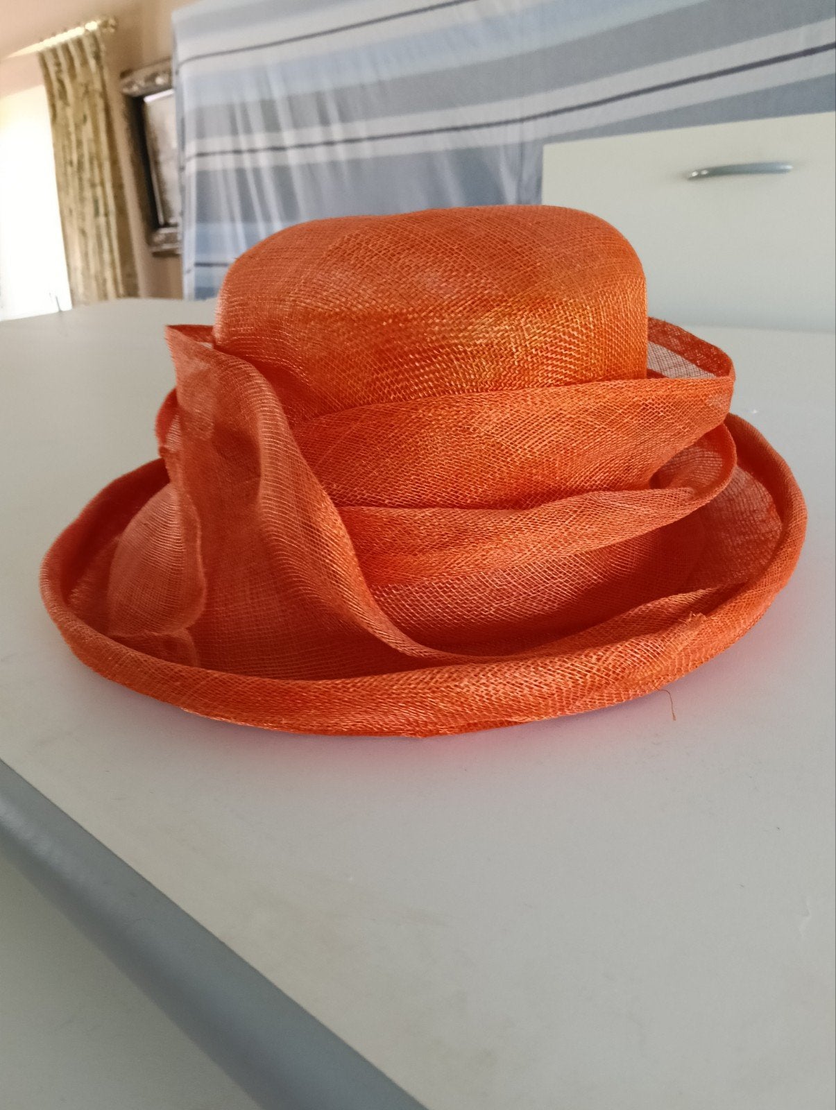Comme un nouveau chapeau, Enlèvement, Chapeau