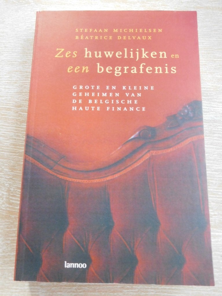 Zes huwelijken en een begrafenis, Livres, Enlèvement ou Envoi