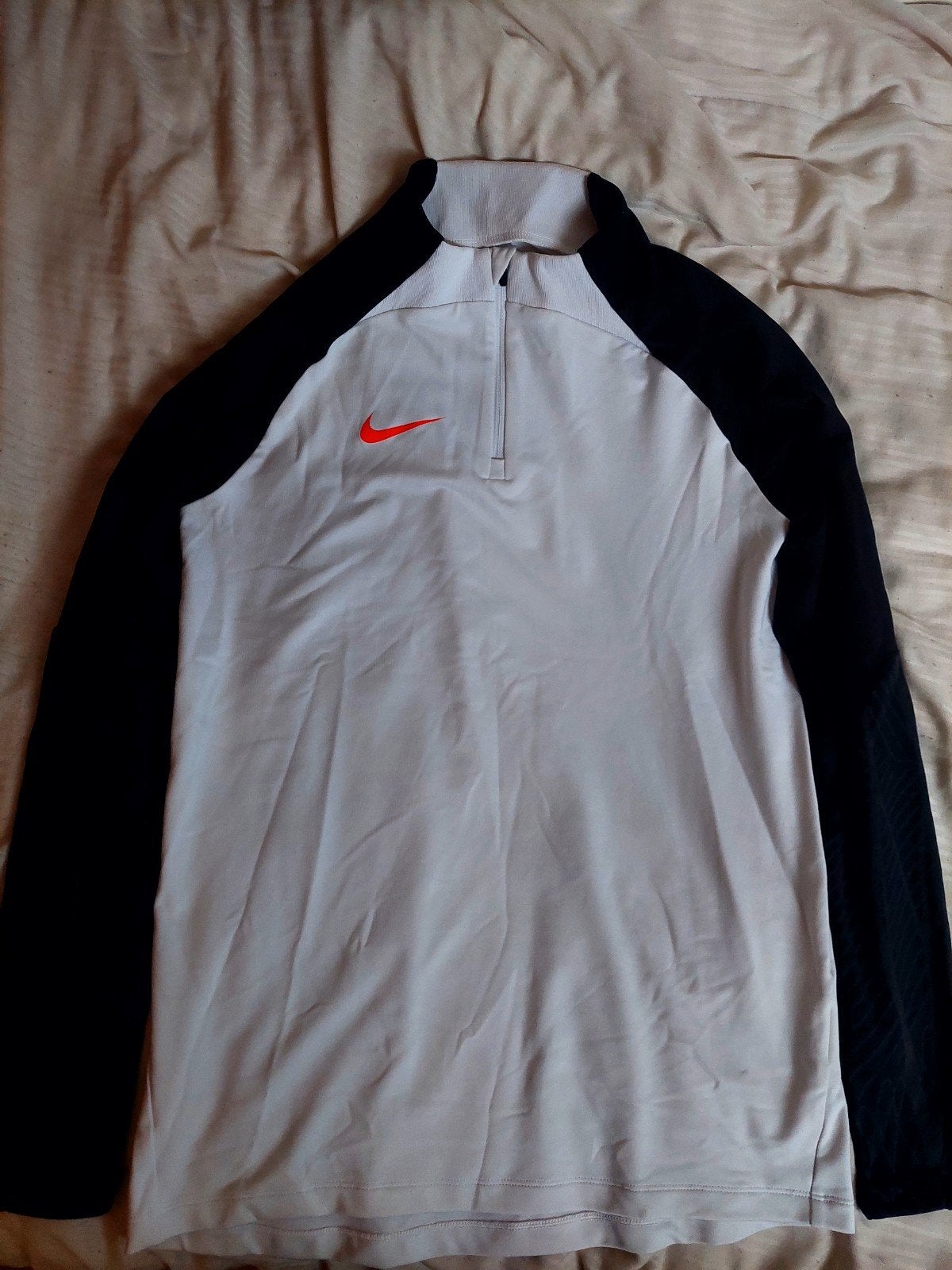 Ensemble nike performance t-shirt à manches longues, Vêtements | Hommes, Vêtements de sport, Nike, Taille 52/54 (L), Enlèvement