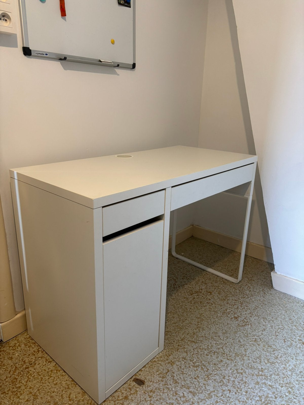 Witte IKEA Micke bureau ️, Huis en Inrichting, Bureaus, Ophalen, 105 cm, Gebruikt, Hout