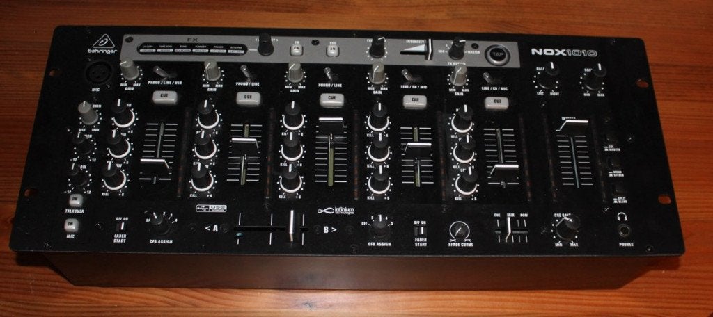 Behringer NOX1010 Premium DJ Mixer, Muziek en Instrumenten, Ophalen of Verzenden, Zo goed als nieuw, 5 tot 10 kanalen, Microfooningang