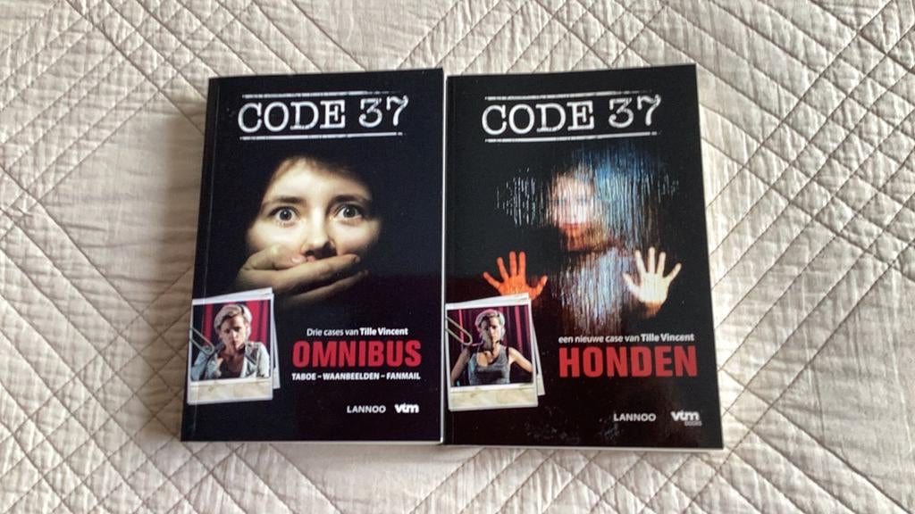 2 boeken van code 37, Enlèvement, Comme neuf